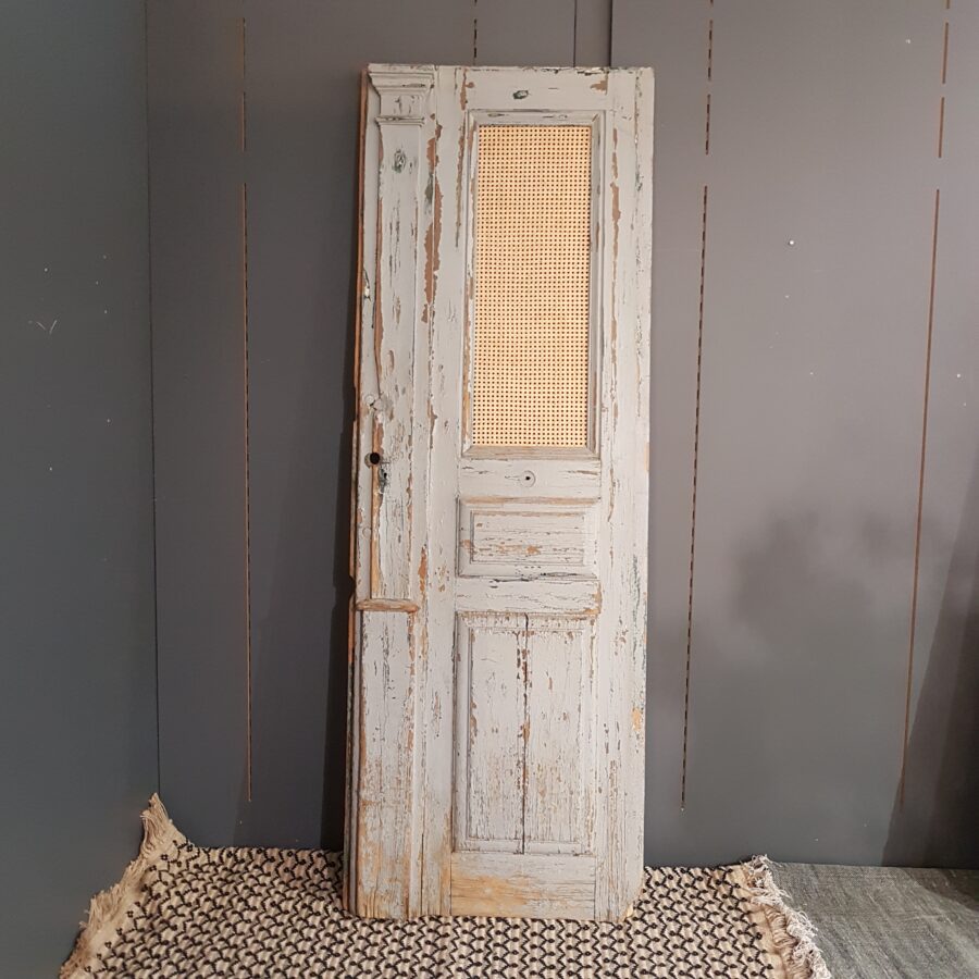 Porte ancienne et cannage