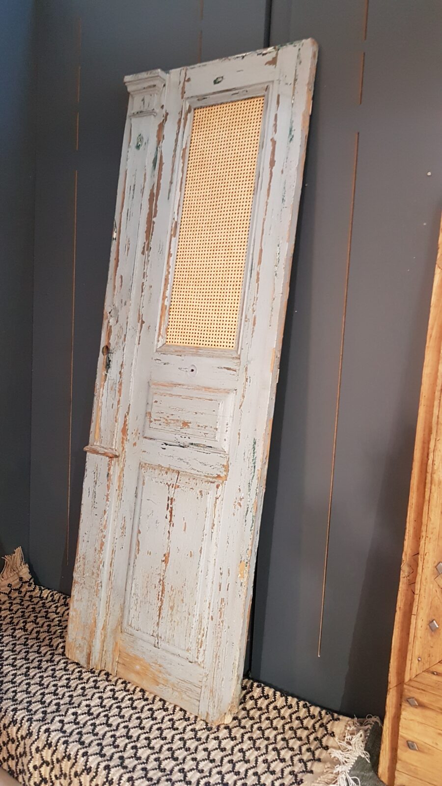 Porte ancienne et cannage – Image 6