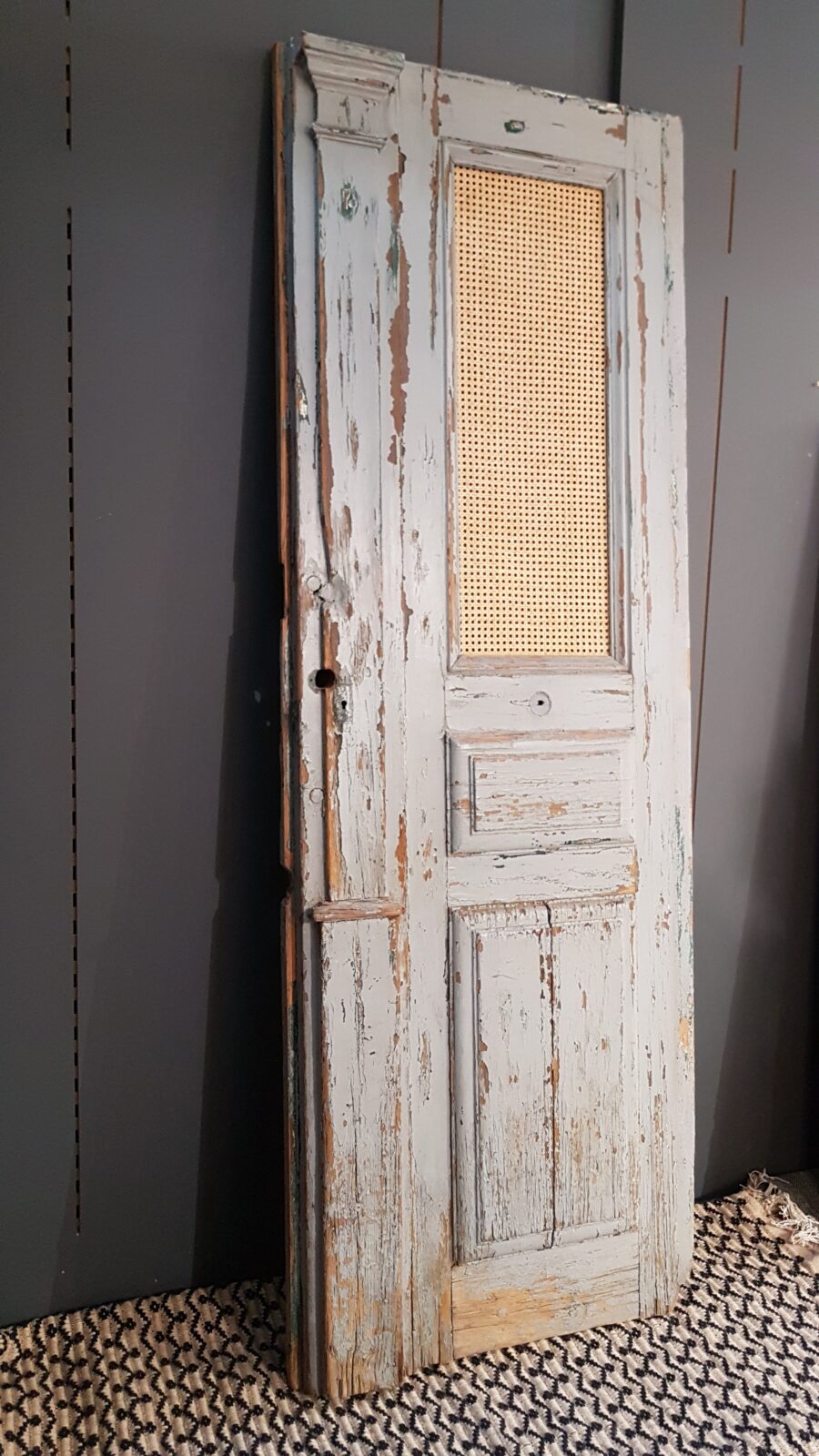 Porte ancienne et cannage – Image 4