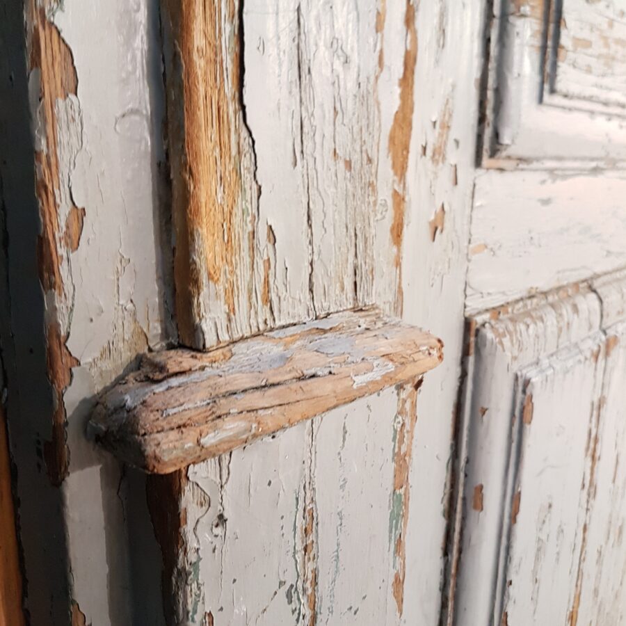 Porte ancienne et cannage – Image 2